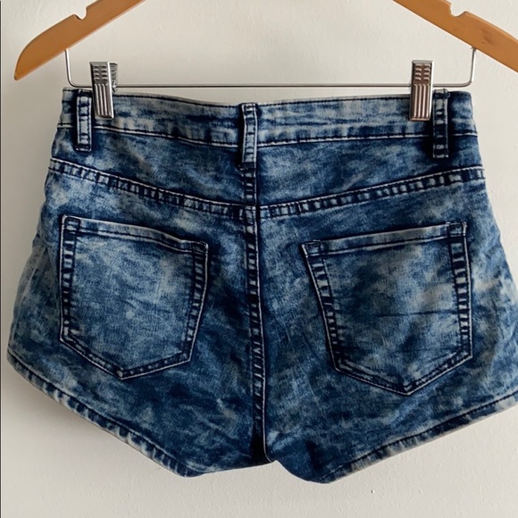 Forever21 acid wash denim short shorts - Picture 4 of 5